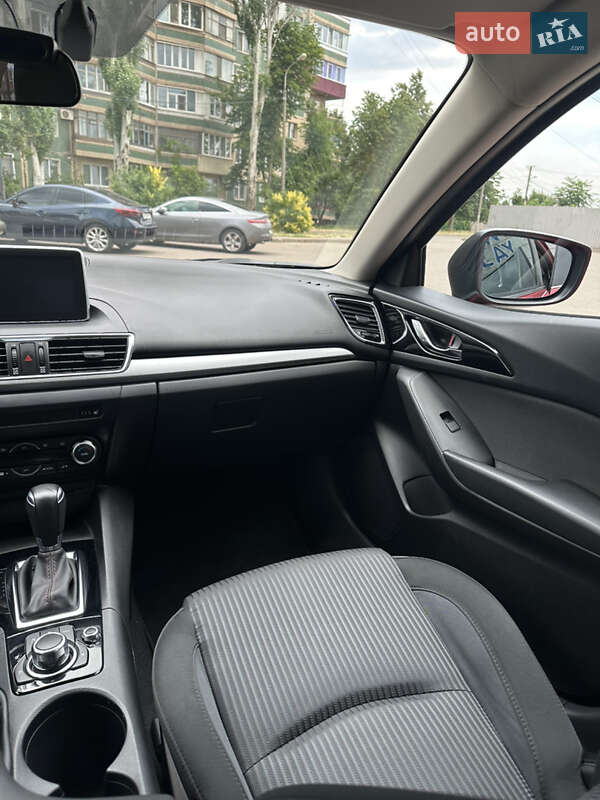 Хэтчбек Mazda 3 2016 в Кривом Роге