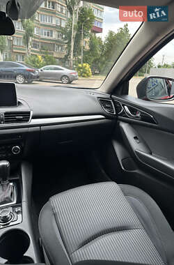 Хэтчбек Mazda 3 2016 в 