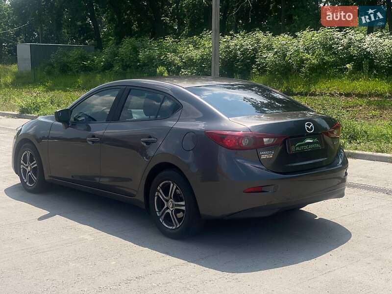 Седан Mazda 3 2017 в Киеве