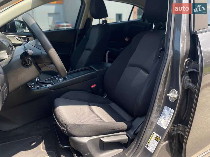 Седан Mazda 3 2017 в Киеве