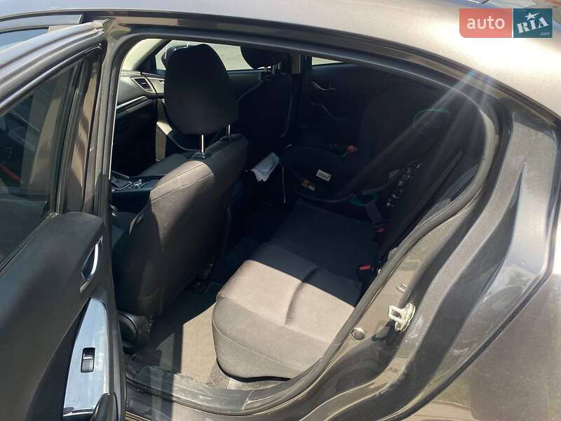 Седан Mazda 3 2017 в Киеве