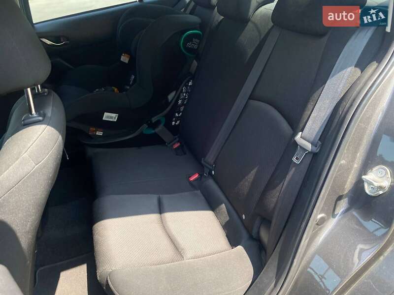 Седан Mazda 3 2017 в Киеве