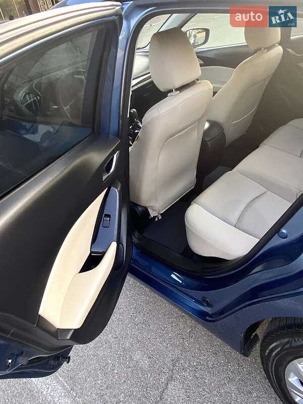 Седан Mazda 3 2017 в Киеве
