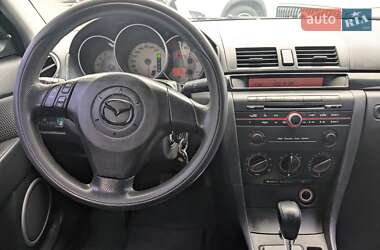 Седан Mazda 3 2004 в 