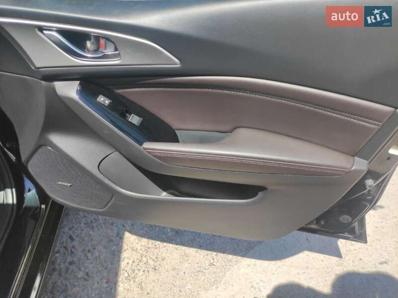 Седан Mazda 3 2017 в Запорожье