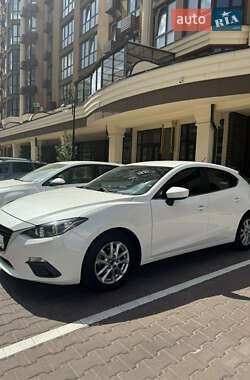 Хэтчбек Mazda 3 2015 в 
