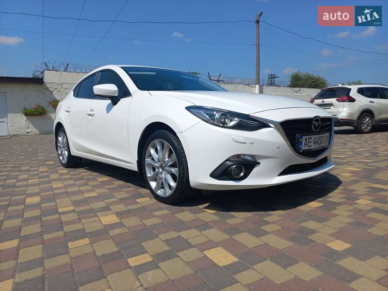Седан Mazda 3 2016 в Днепре