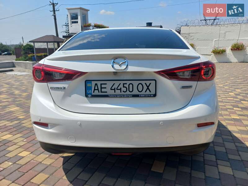 Седан Mazda 3 2016 в Днепре