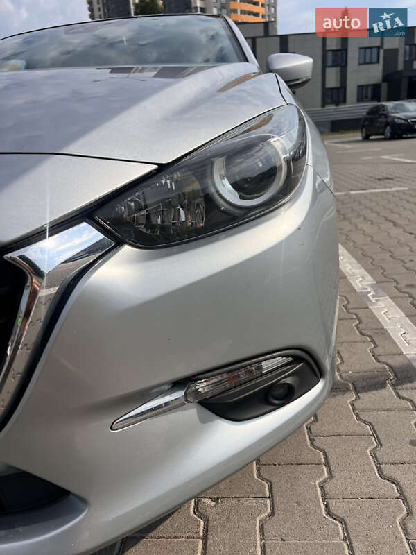 Хэтчбек Mazda 3 2017 в Киеве