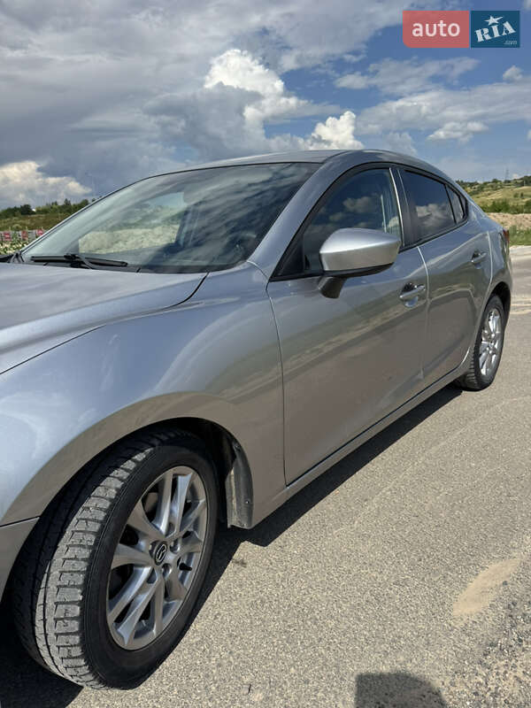 Седан Mazda 3 2013 в Ровно