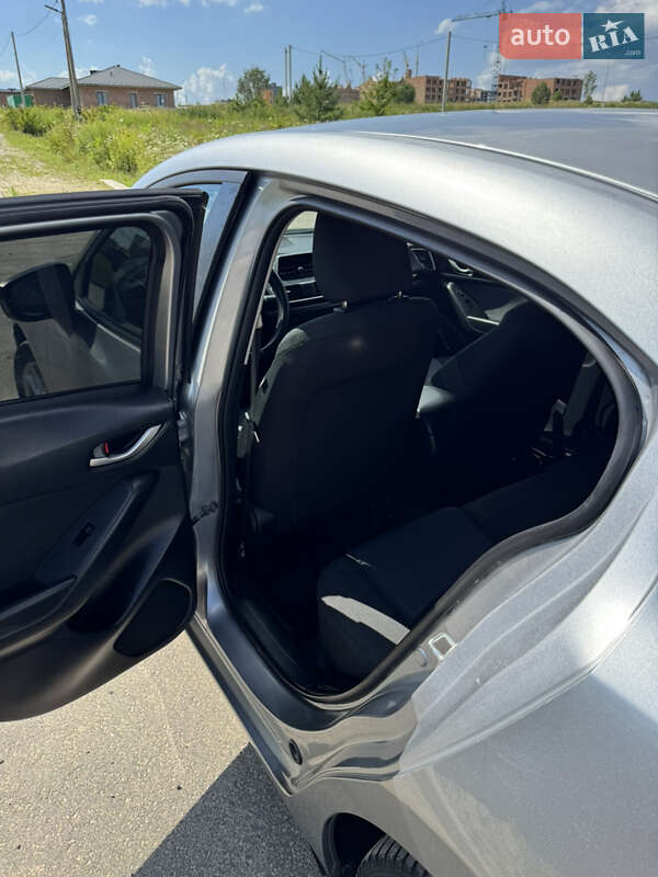 Седан Mazda 3 2013 в Ровно