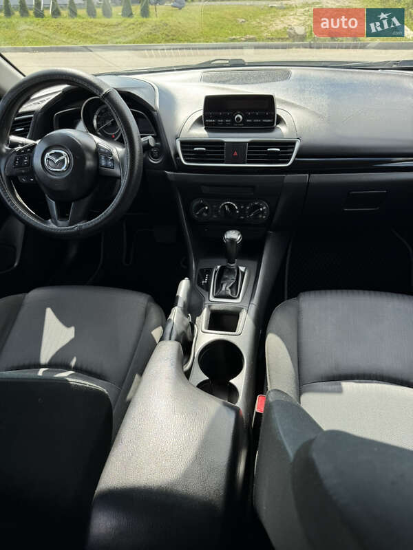 Седан Mazda 3 2013 в Ровно