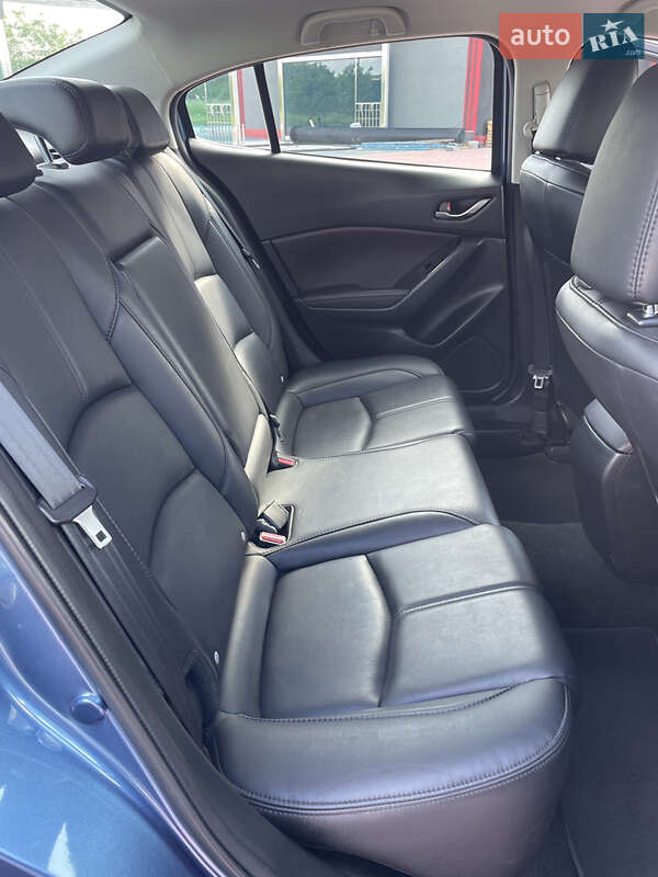 Седан Mazda 3 2017 в Рівному