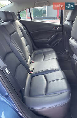 Седан Mazda 3 2017 в 