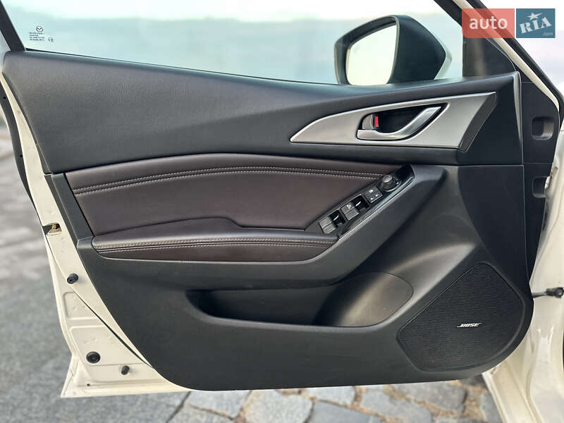 Седан Mazda 3 2018 в Києві