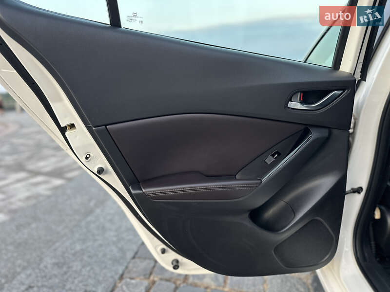 Седан Mazda 3 2018 в Києві