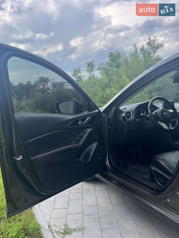 Хэтчбек Mazda 3 2015 в Виннице