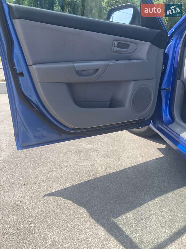 Седан Mazda 3 2004 в Запорожье