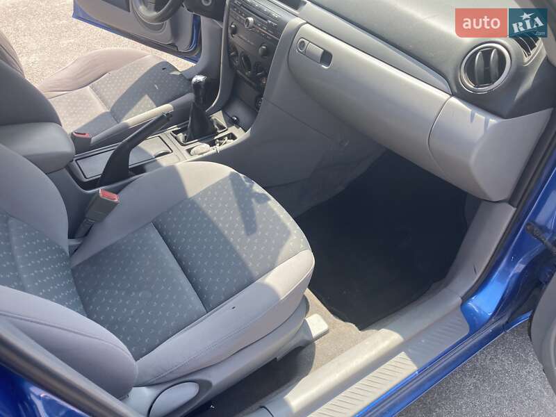 Седан Mazda 3 2004 в Запорожье
