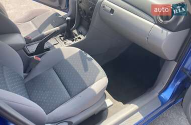 Седан Mazda 3 2004 в 