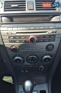 Седан Mazda 3 2006 в 