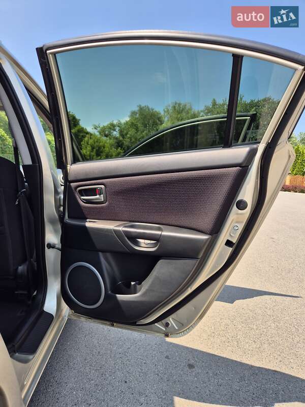 Седан Mazda 3 2006 в Днепре