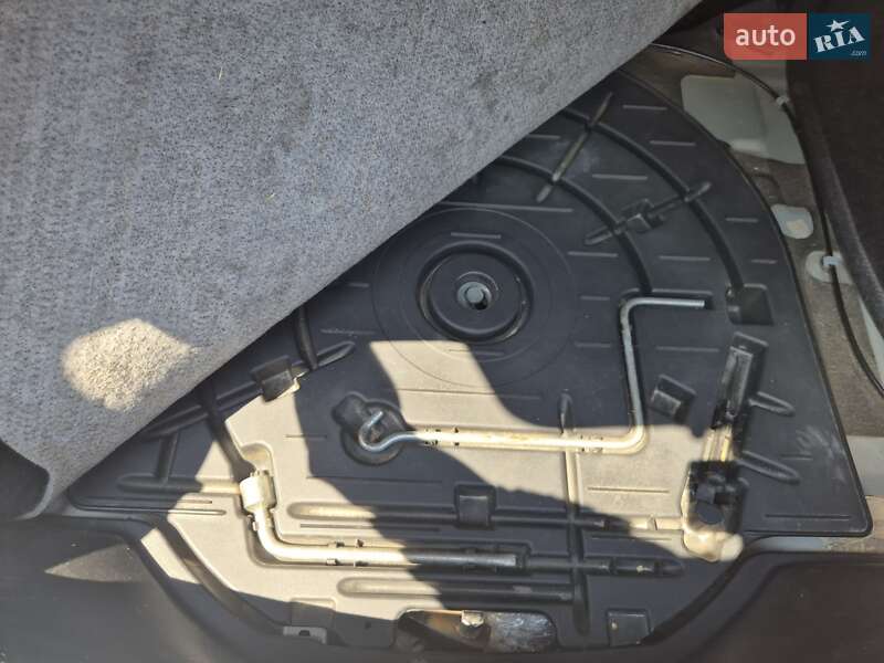 Седан Mazda 3 2006 в Днепре