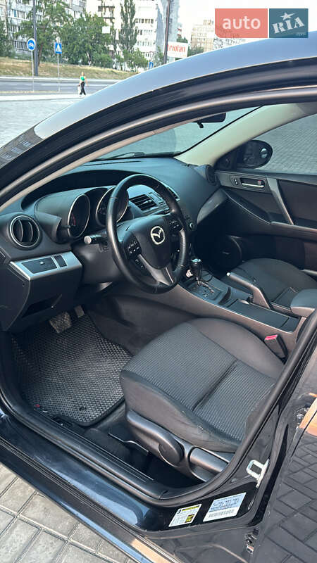 Седан Mazda 3 2012 в Дніпрі