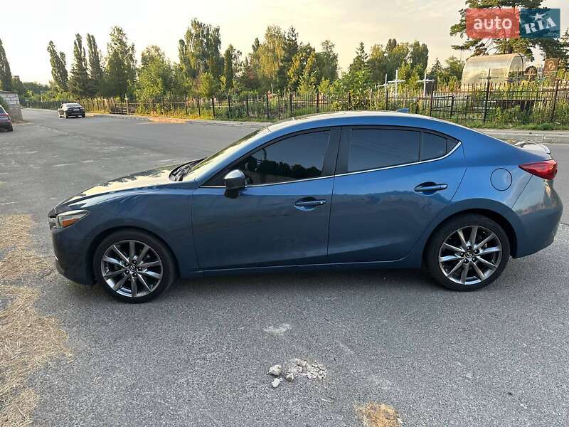 Седан Mazda 3 2018 в Киеве