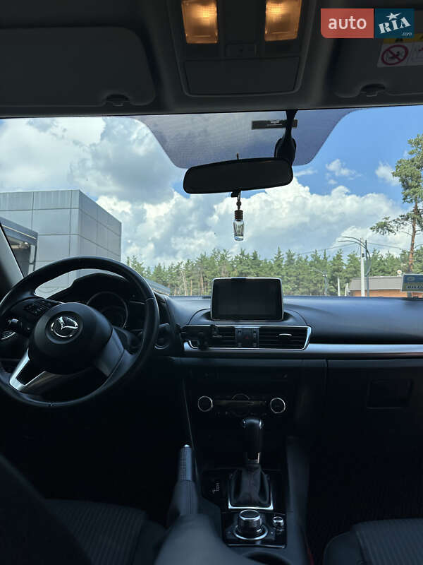 Седан Mazda 3 2015 в Киеве