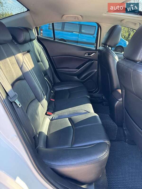 Седан Mazda 3 2017 в Харькове