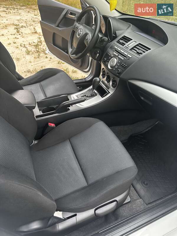Седан Mazda 3 2010 в Киеве