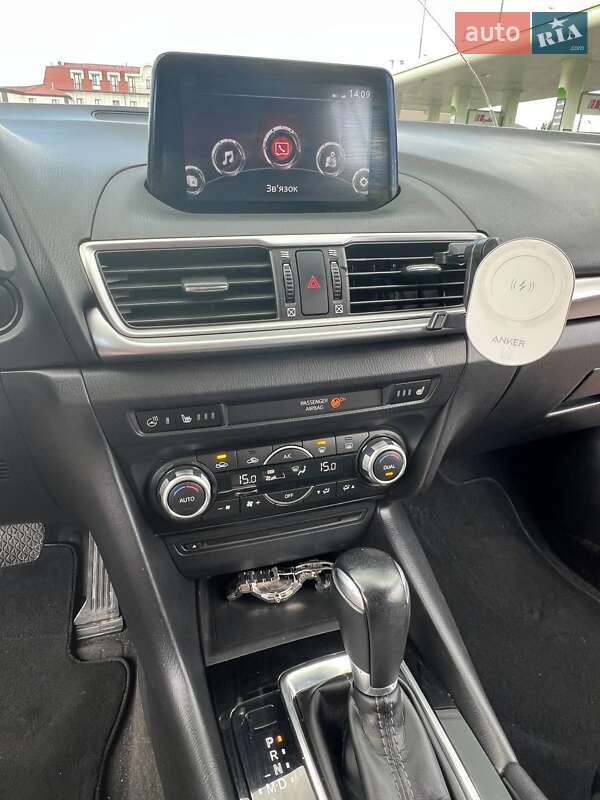 Седан Mazda 3 2018 в Киеве