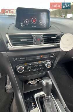 Седан Mazda 3 2018 в 