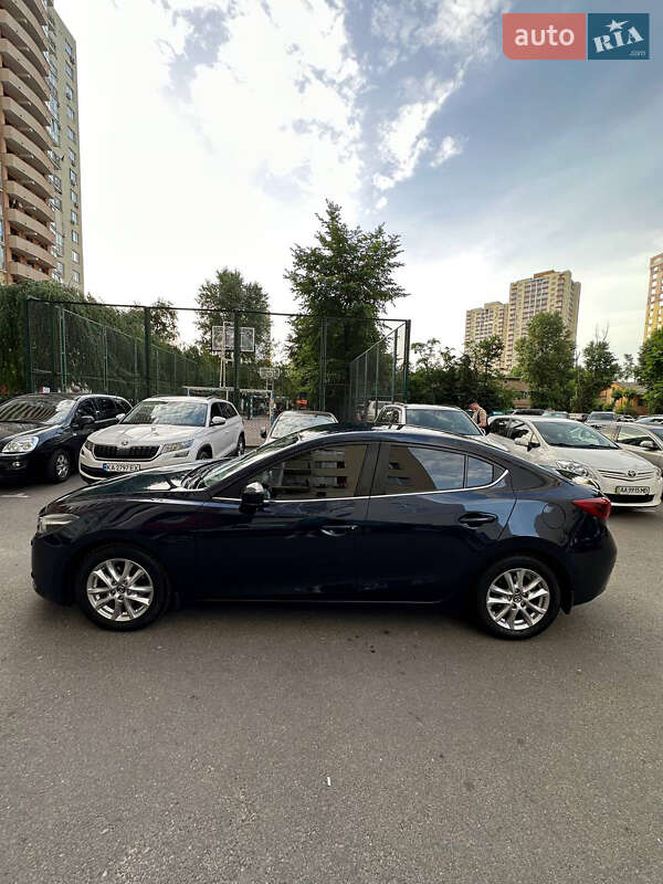 Седан Mazda 3 2016 в Киеве