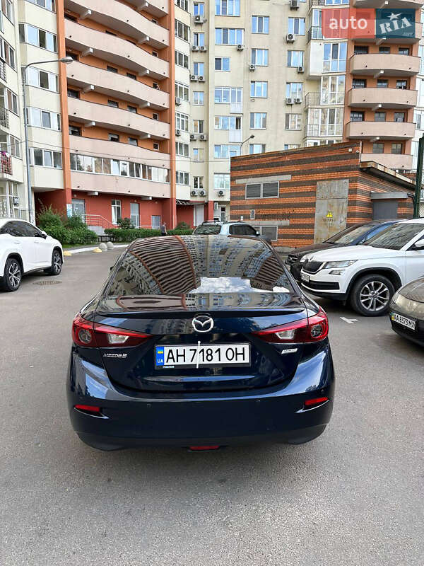 Седан Mazda 3 2016 в Киеве