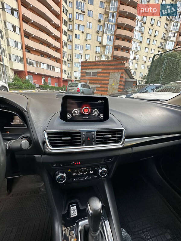 Седан Mazda 3 2016 в Киеве