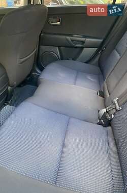 Седан Mazda 3 2004 в 