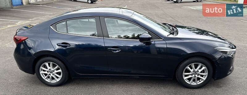 Седан Mazda 3 2017 в Киеве