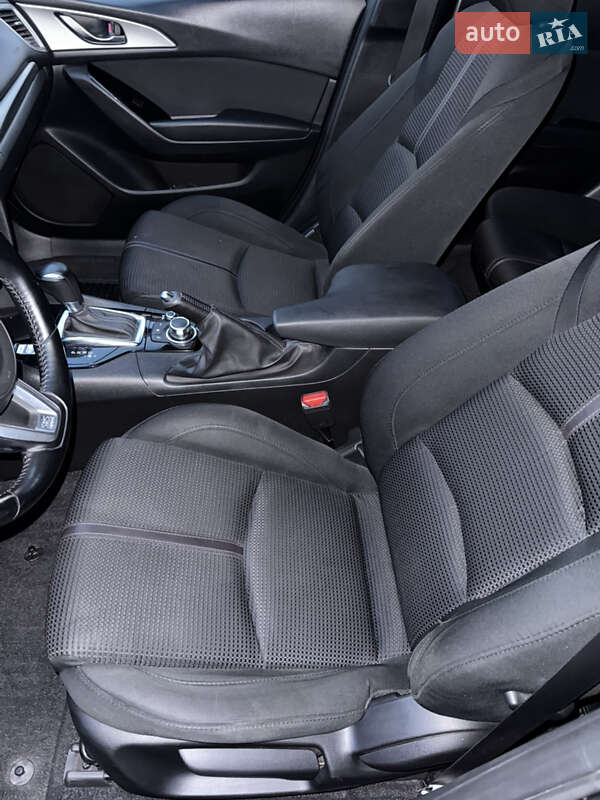 Хетчбек Mazda 3 2017 в Запоріжжі