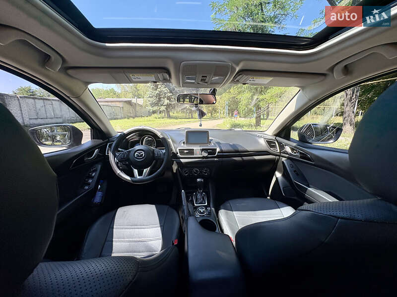 Седан Mazda 3 2015 в Петропавловке