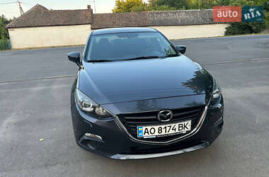 Седан Mazda 3 2015 в Береговому