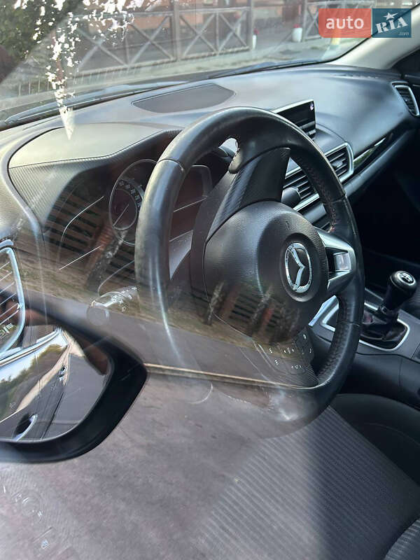 Седан Mazda 3 2015 в Берегово