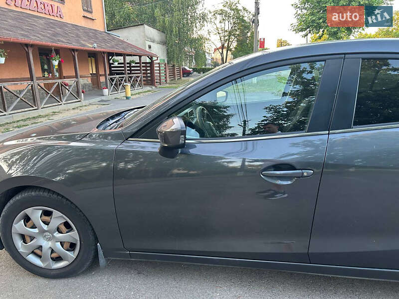 Седан Mazda 3 2015 в Берегово