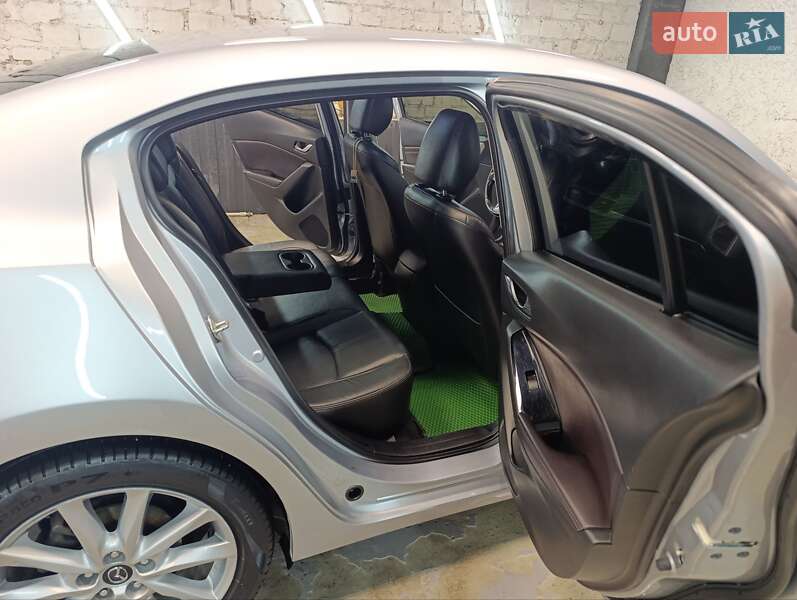 Седан Mazda 3 2016 в Киеве