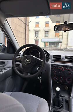 Седан Mazda 3 2004 в 