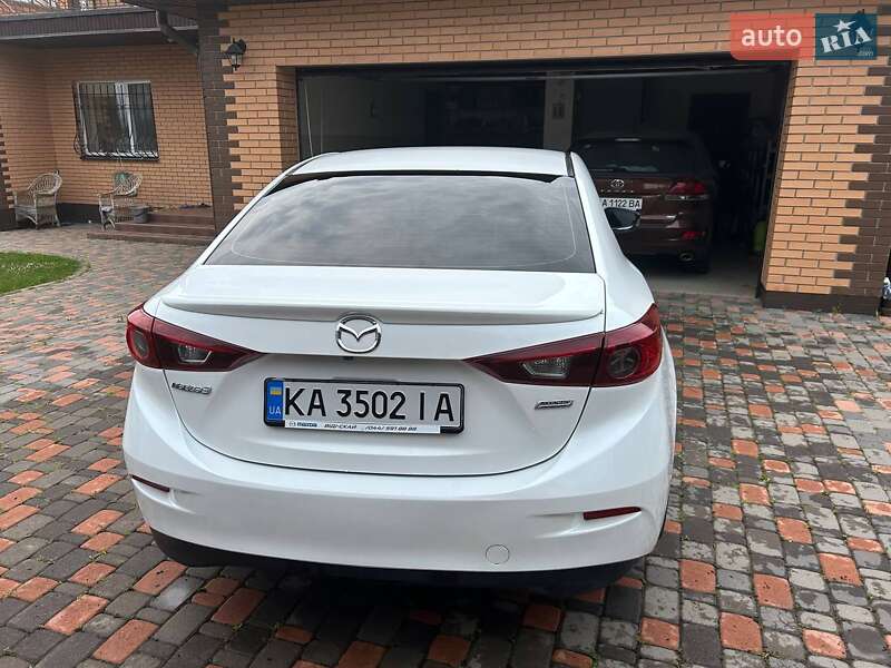 Седан Mazda 3 2015 в Киеве