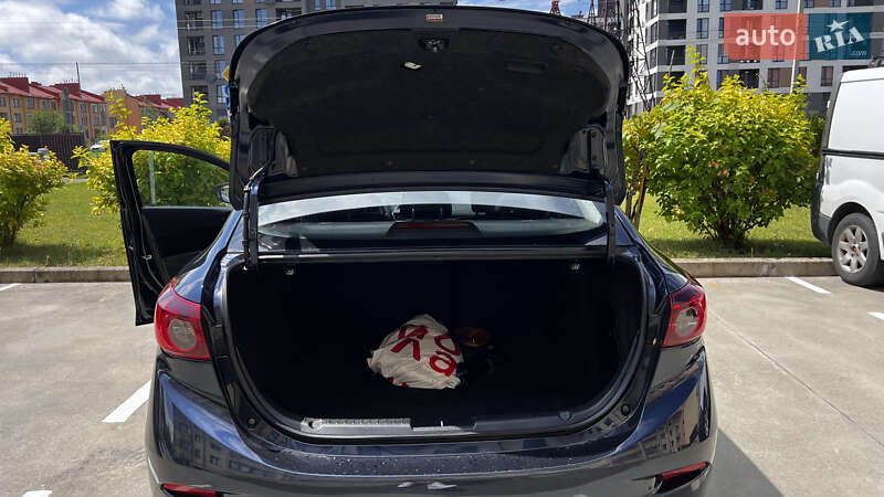 Седан Mazda 3 2013 в Львове