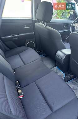 Хэтчбек Mazda 3 2006 в Краснограде