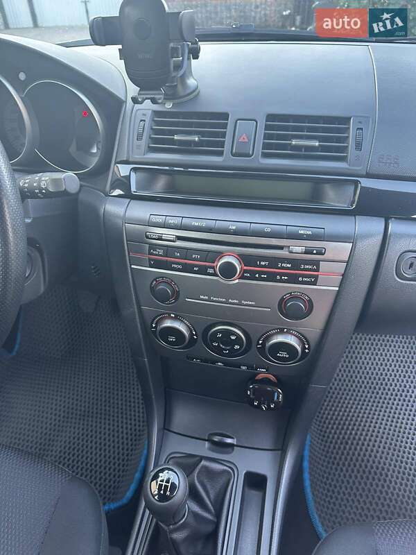 Хэтчбек Mazda 3 2006 в Краснограде